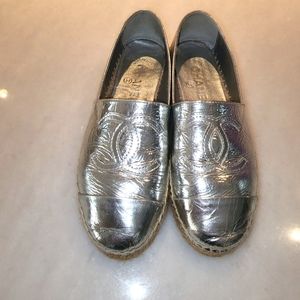 Authentic Chanel silver leather espadrille flats. Size 39 EU 8.5 US.
